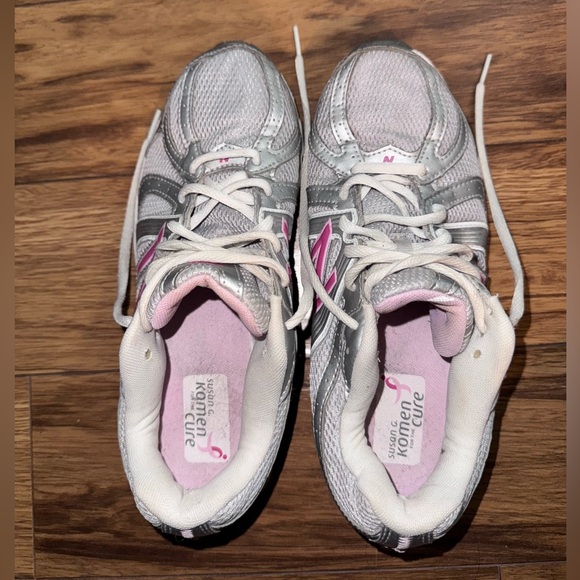 NEW BALANCE GYM SHOES SIZE 8.5 SUSAN G. KOMEN FOR THE CURE SILVER AND PINK - Picture 9 of 10